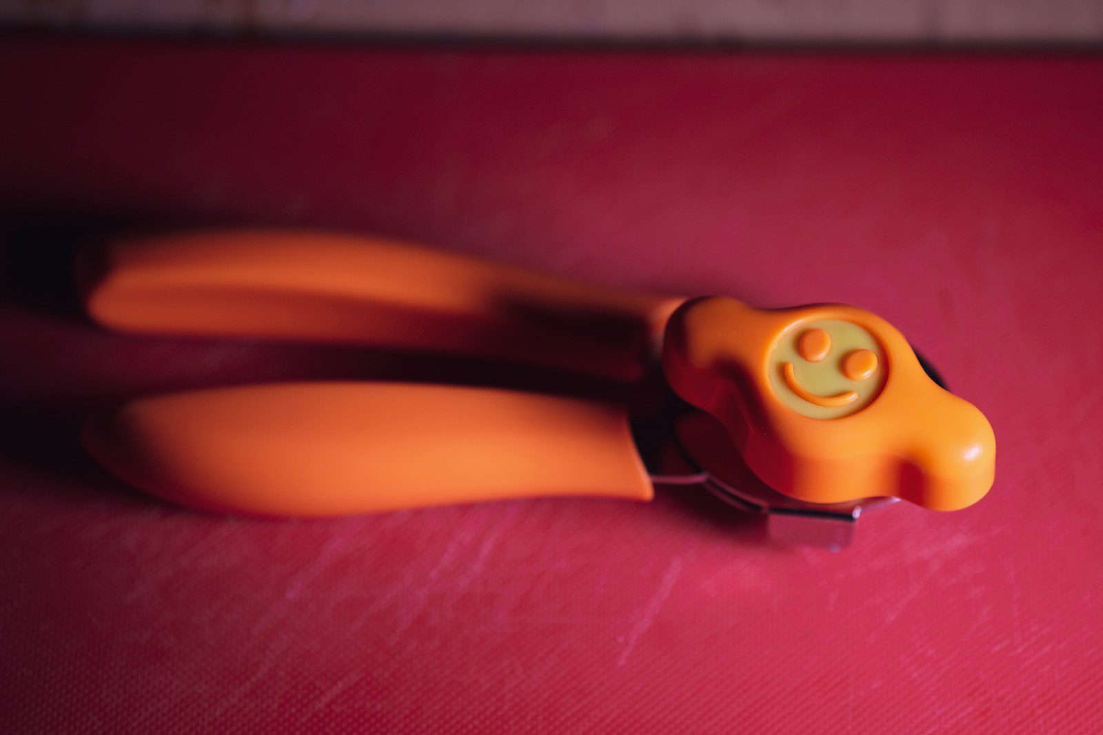 brown and black hand spinner