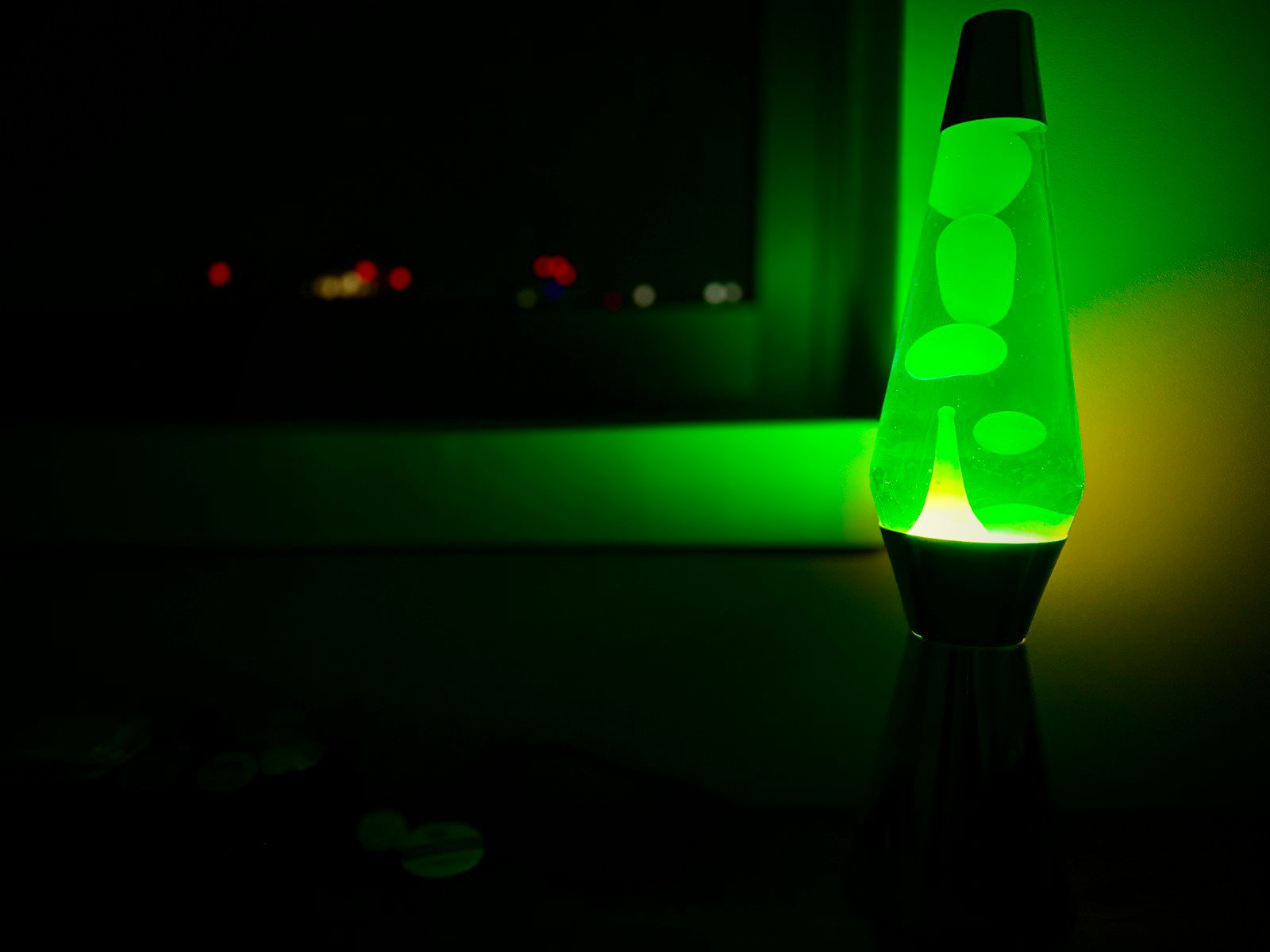 a green lit up light