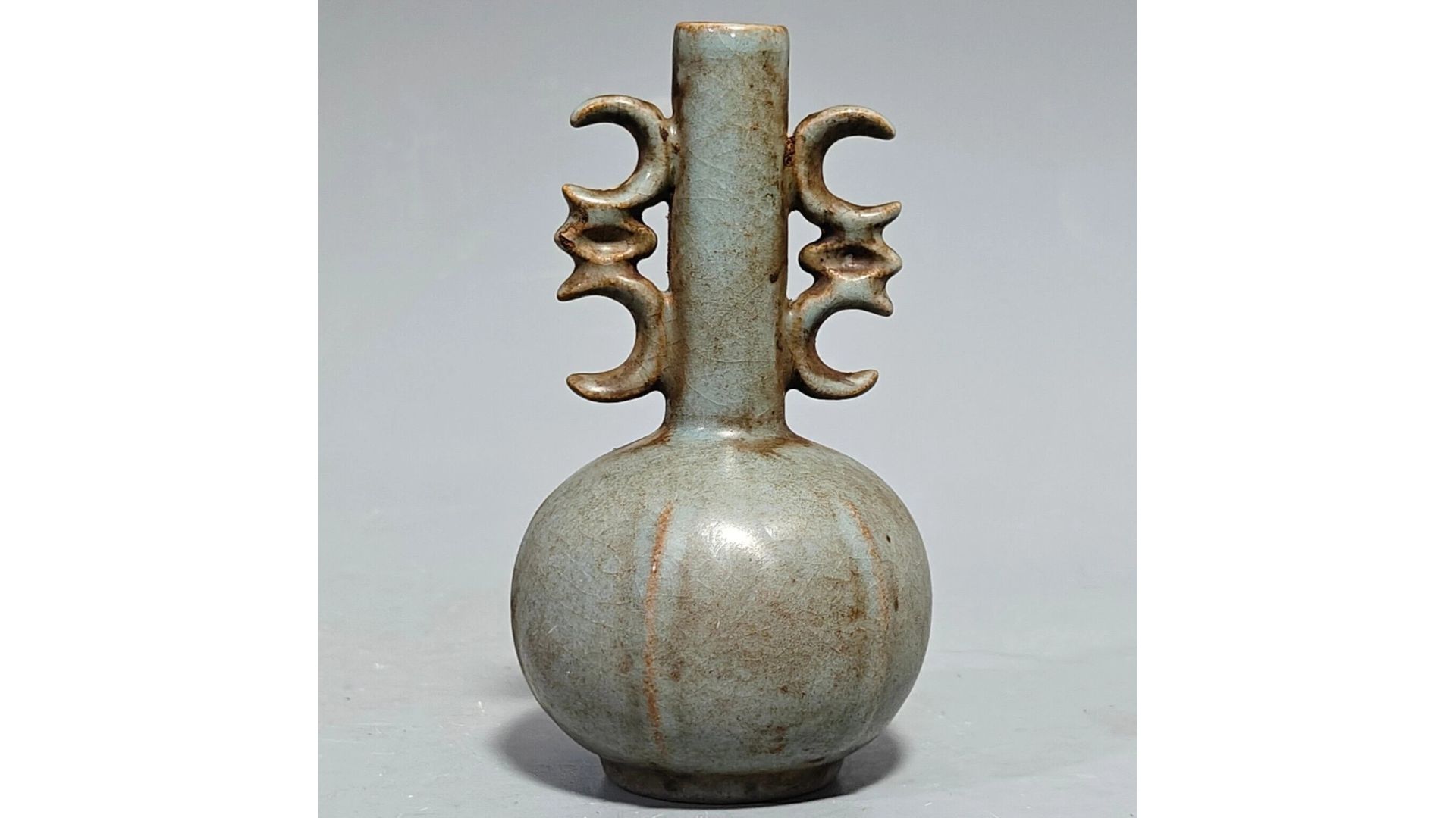 5.5"Antique song official kiln ru Porcelain Ice crack cyan glaze sky ball vase
