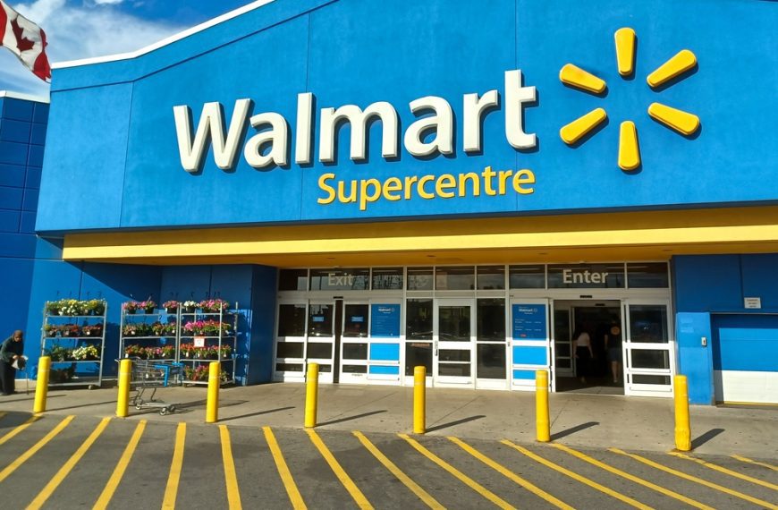 10 Walmart Buys That Keep…