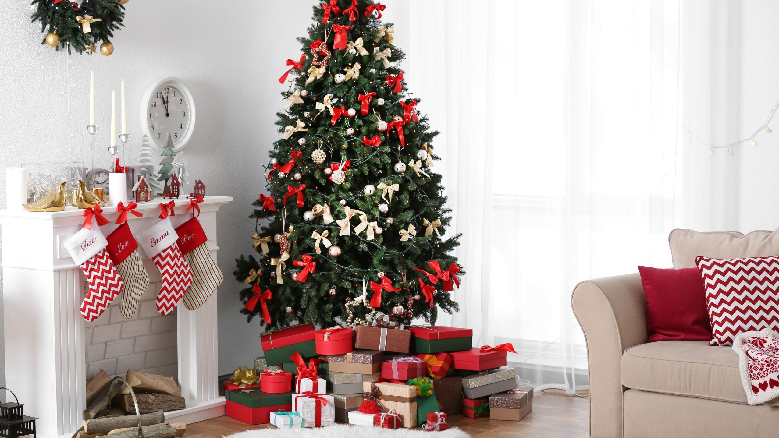 Red and green are the traditional colors of Christmas