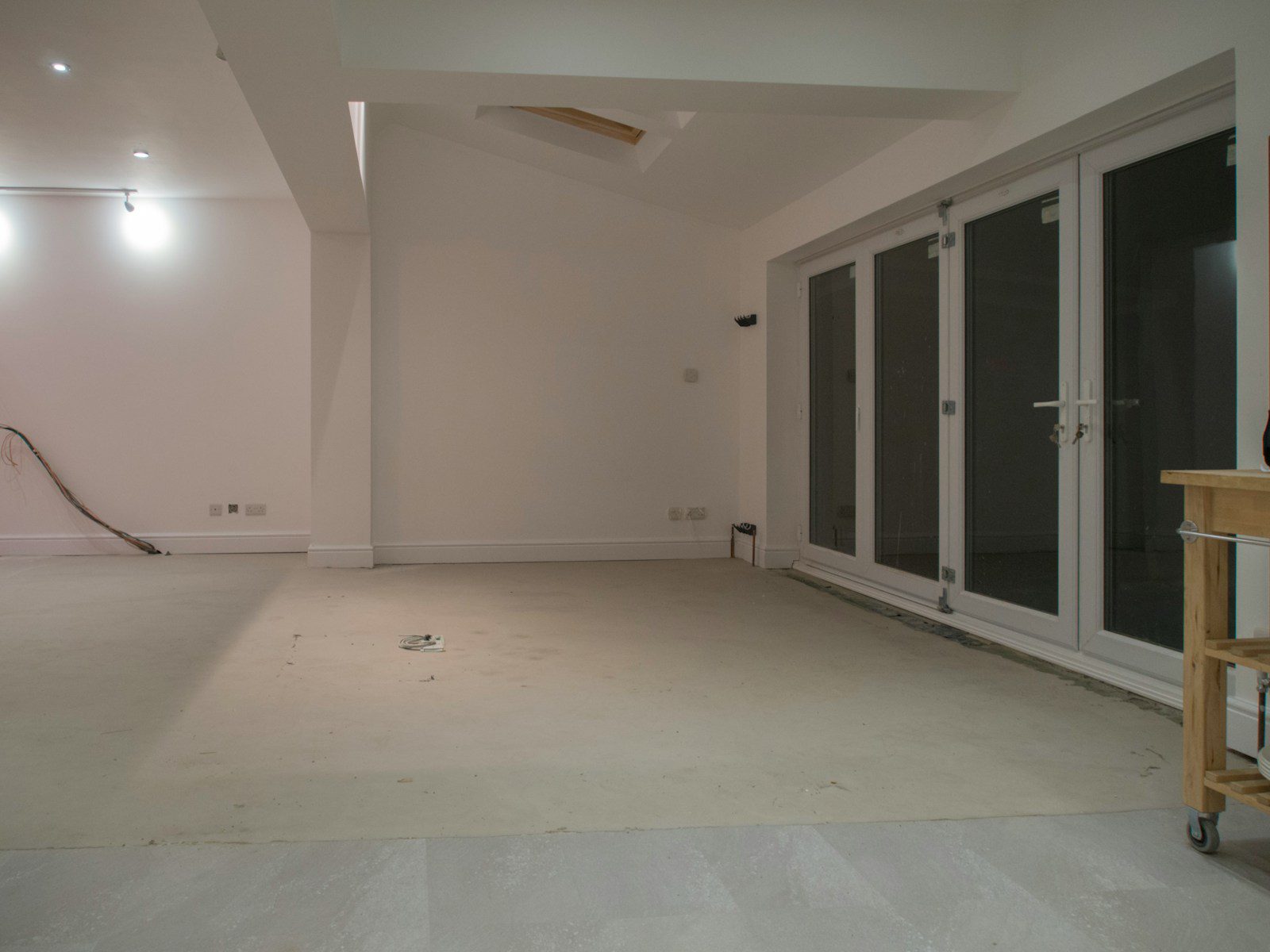 Empty room with white walls and glass doors.