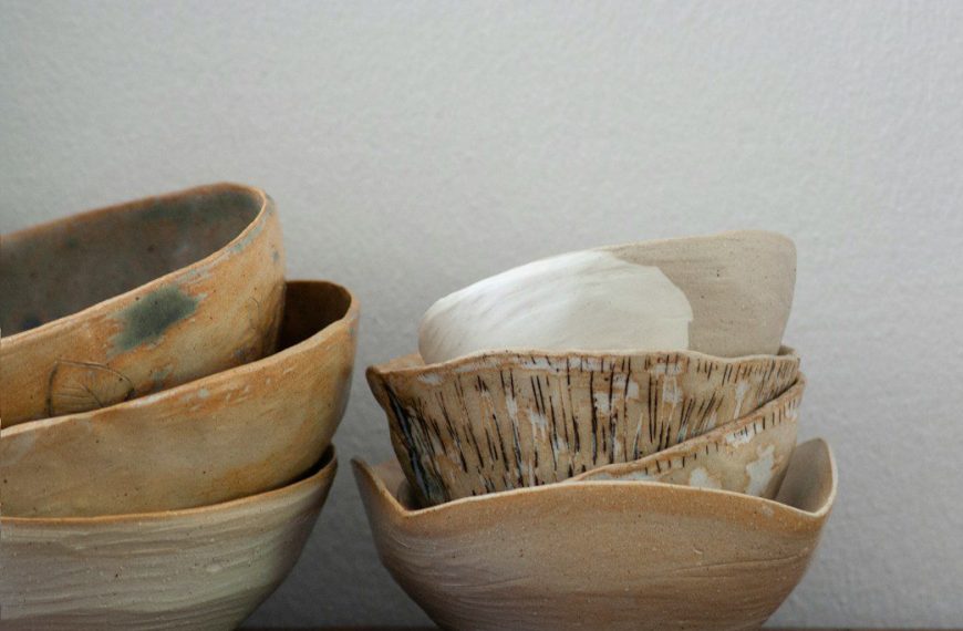 A group of bowls sitting on top of a wooden table