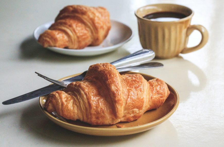 bread on brown ceramic plate
