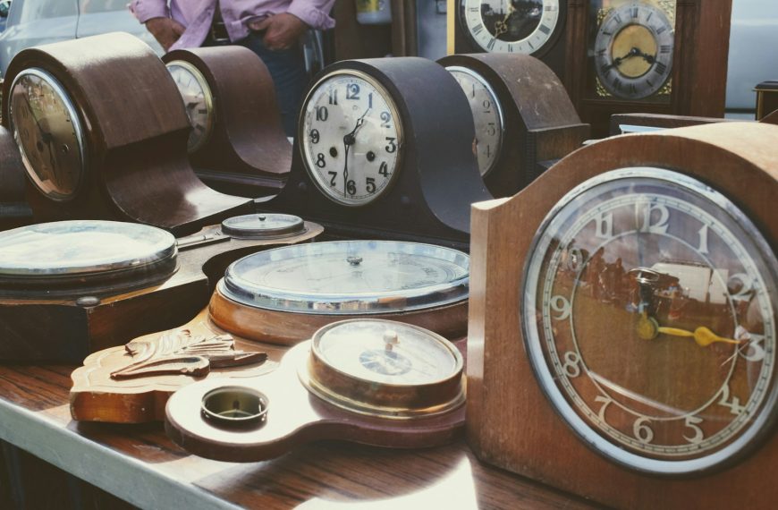 wooden analog mantle clock lot