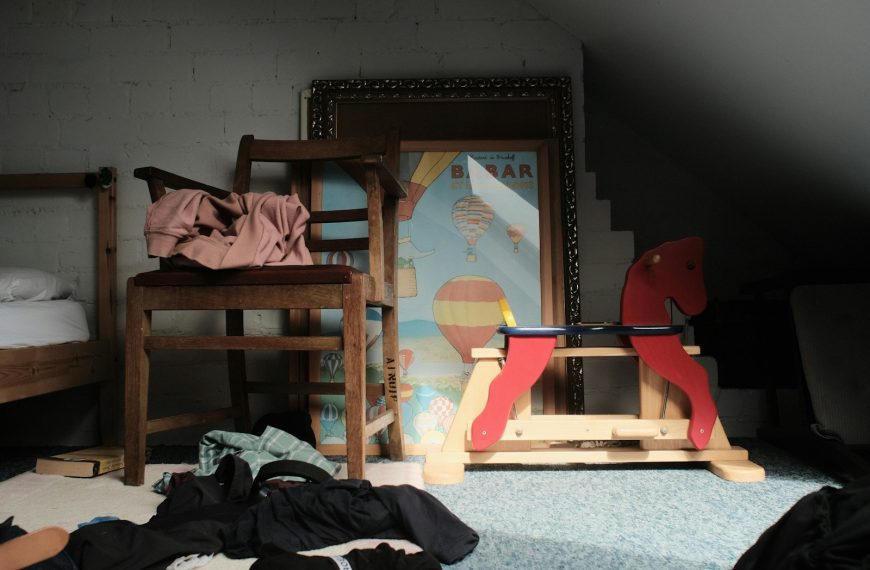 pink and brown wooden bunk bed