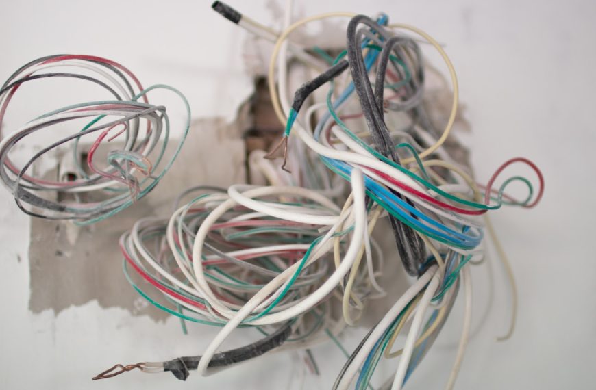 assorted-color cable wires