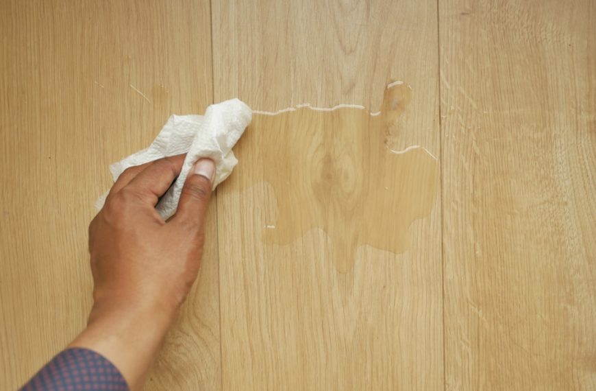 4 Things You Should Stop Wiping with Paper Towels