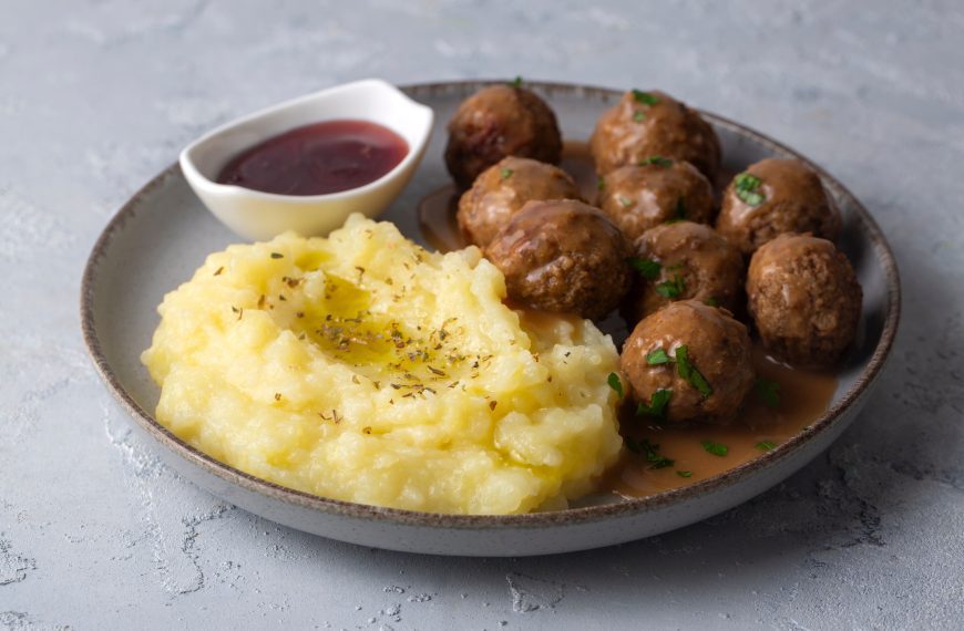 5 Wild ’70s Restaurant Dishes&hellip;