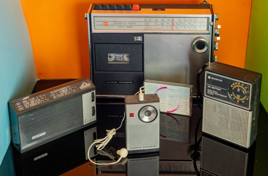 a bunch of old radio's sitting on a table