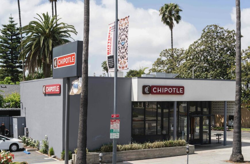 View of Chipotle Mexican Grill on a sunny day in Los Angeles, California.