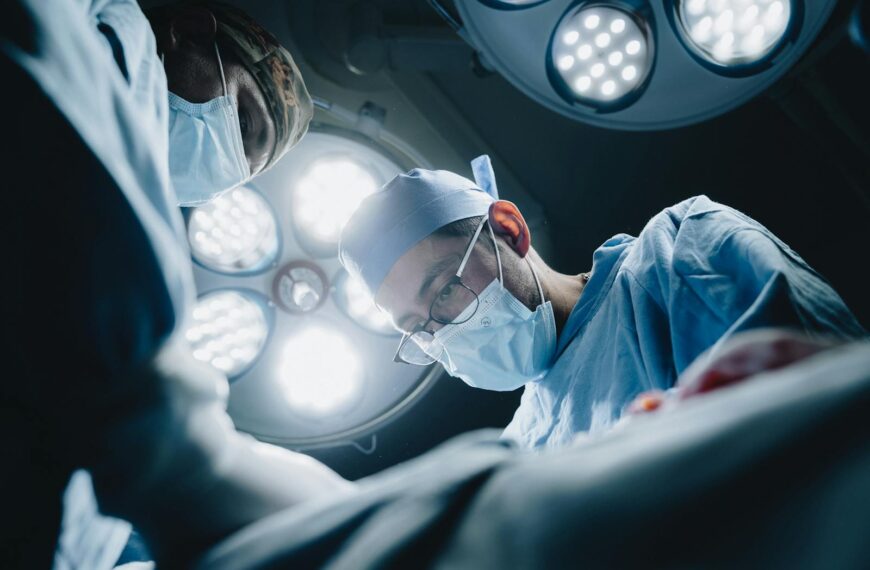 Surgeons performing a procedure in a state-of-the-art operating room in Mexico.