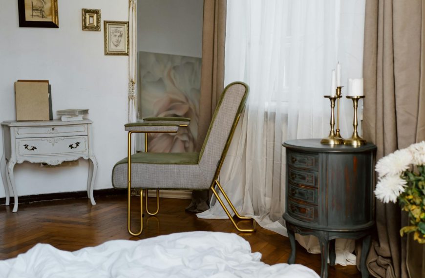 Beautifully decorated vintage-style bedroom with classic furniture and warm ambiance.