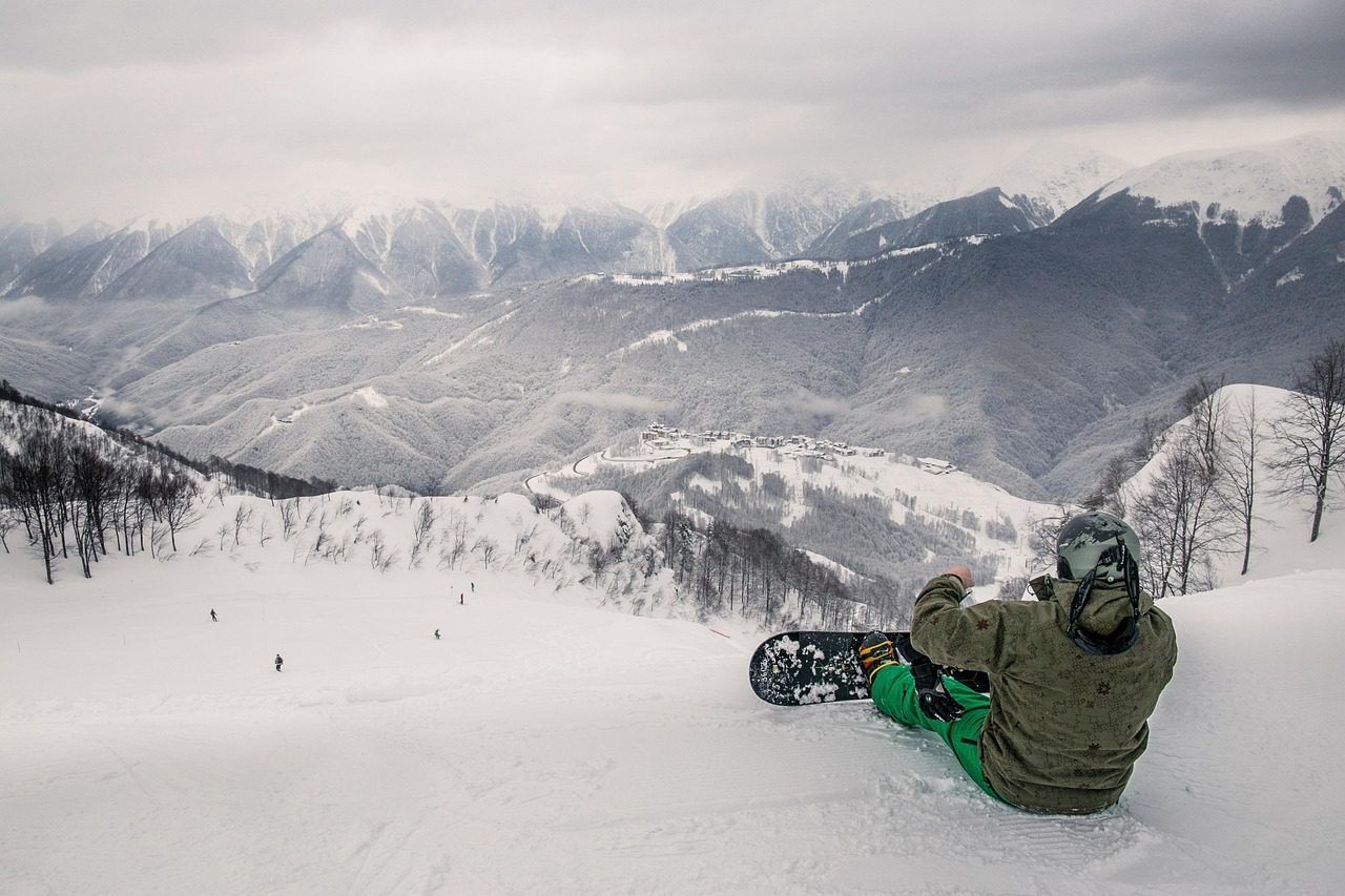 mountains, winter, snowboarding, person, snowboard, sports, leisure, recreation, activity, snow, slope, mountain range, landscape, nature, snowboarding, snowboarding, snowboarding, snowboarding, snowboarding, snowboard