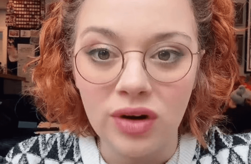 British Influencer Carrie Fletcher Says She Was ‘Horrified’ After Her Toddler Received a “Warning” for Crying at Family Resort