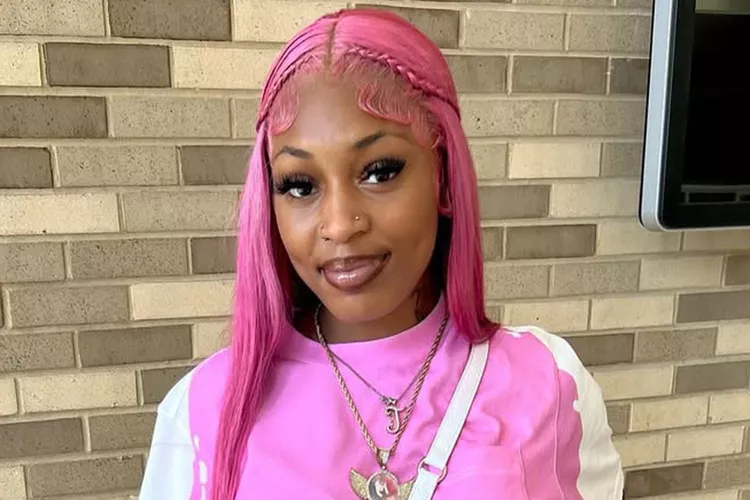 Disturbing Video Shows 19-Year-Old Hairdresser Dragging Teen Back Into Salon by Her Hair After She Refused to Pay for Service