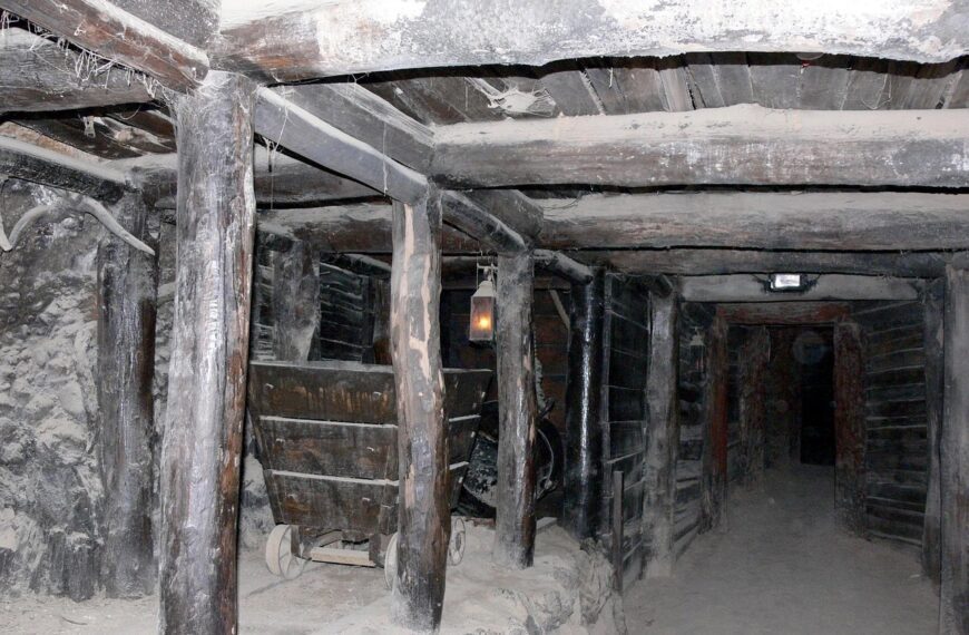 mine, mine shaft, tunnel, underground, gold mine, deep, dark, dangerous, dwarves, mine shaft, mine shaft, mine shaft, mine shaft, mine shaft, gold mine, gold mine, dwarves