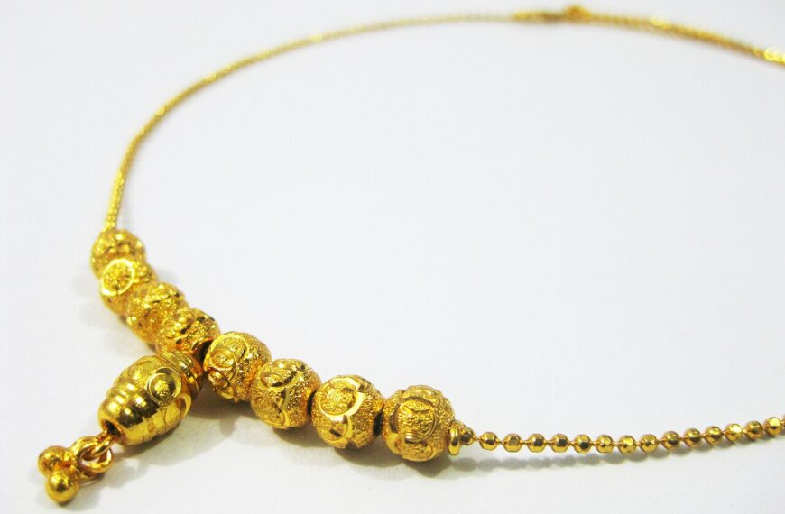 5 Antique Pieces Families Throw Away Without Real­izing Their&hellip;