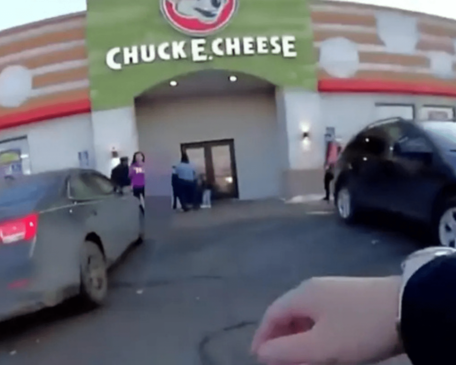 Violent brawl breaks out during a 5-year-old’s Chuck E. Cheese birthday ...