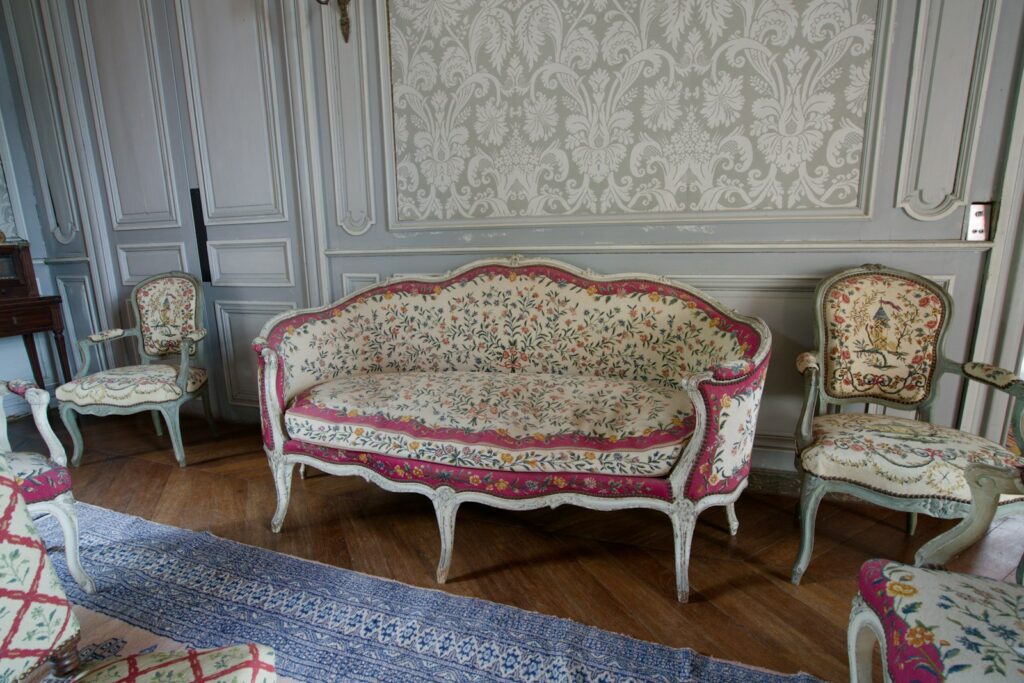 a living room filled with furniture and a rug