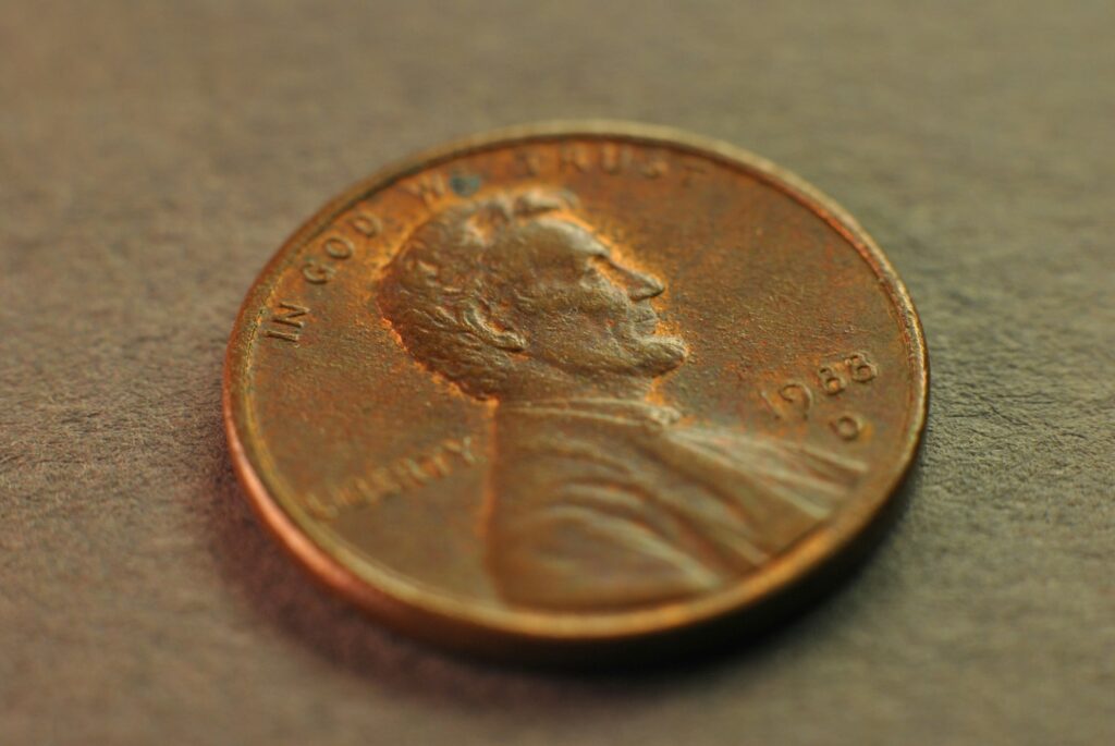 A close up of a penny on a table