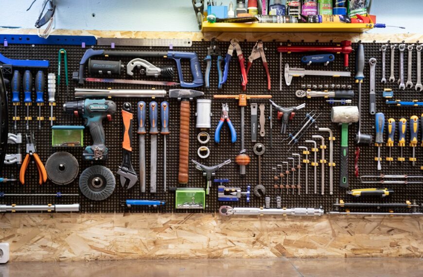 A bunch of tools hanging up on a wall