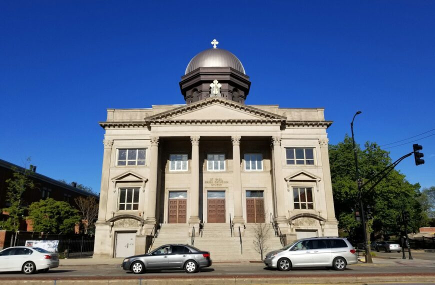 cars parked in front of beige concrete building during daytime