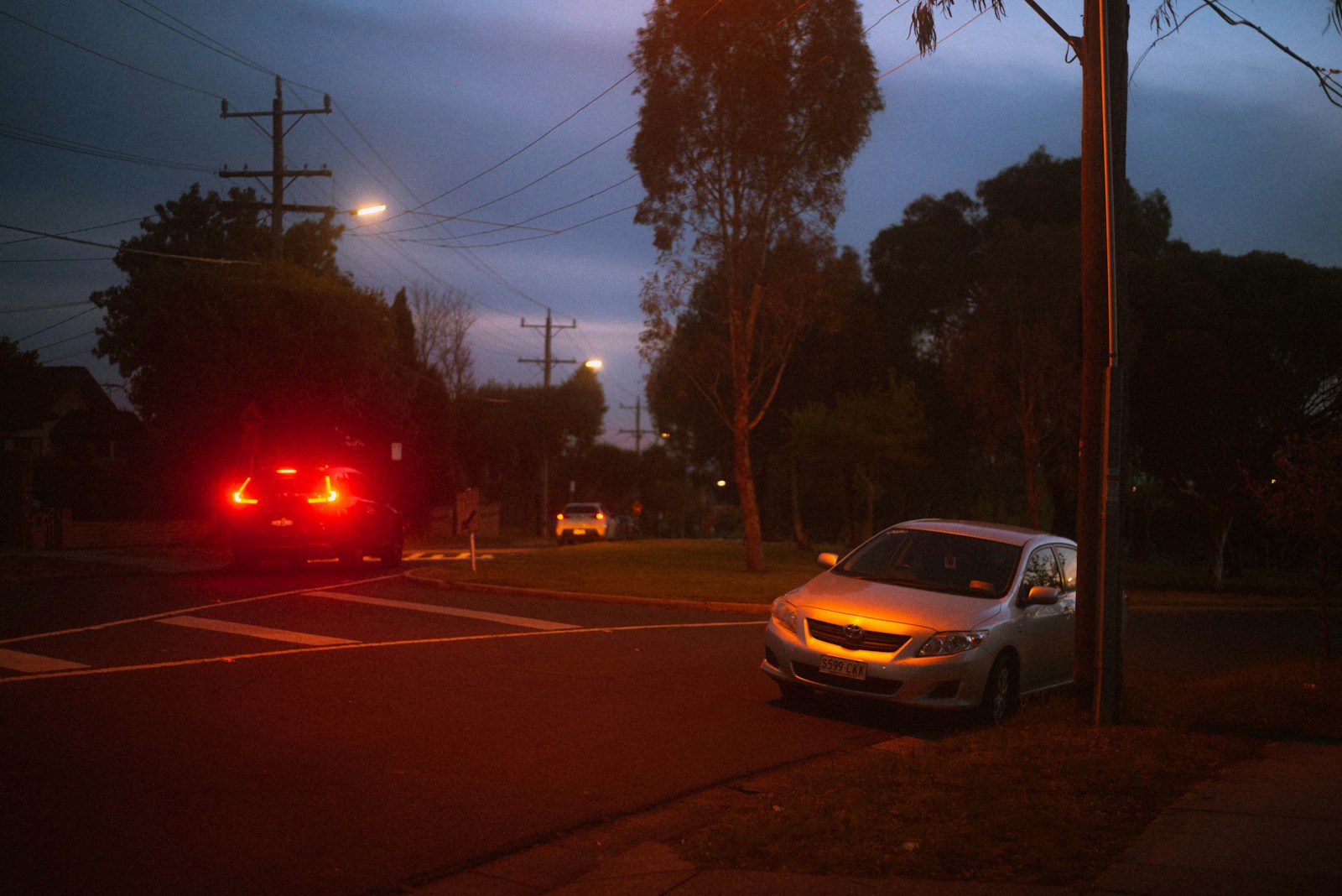 a car stopped at a red light at night