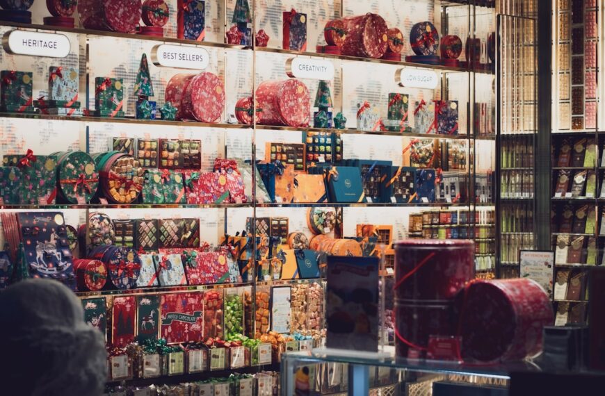 A store filled with lots of colorful items
