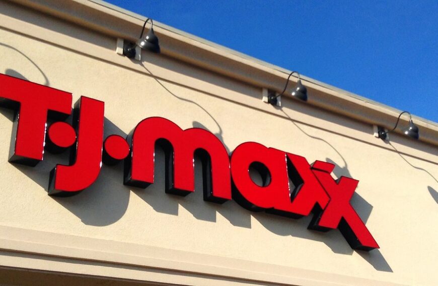 Shopper Takes a Last-Minute Flight to Burbank To Snag&hellip;