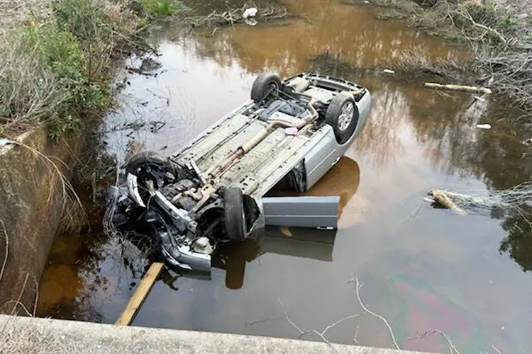 Car Carrying Three Siblings Flips Into Canal and Begins&hellip;