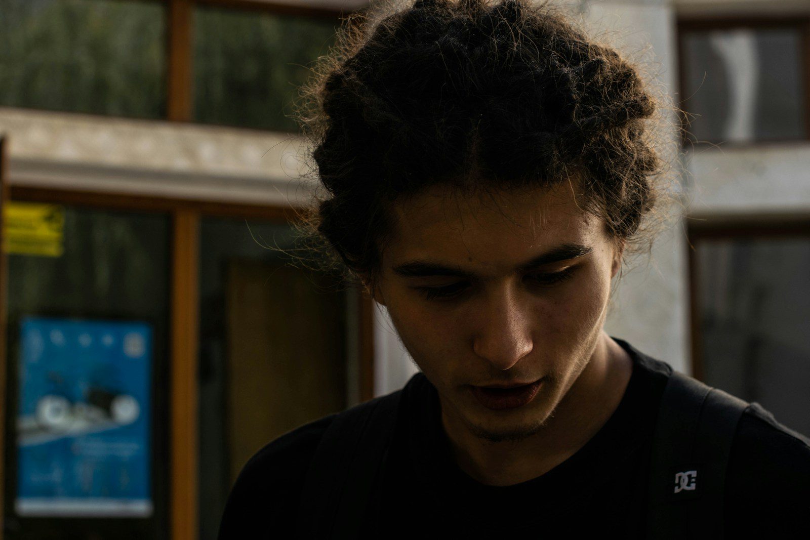 man in black crew neck shirt