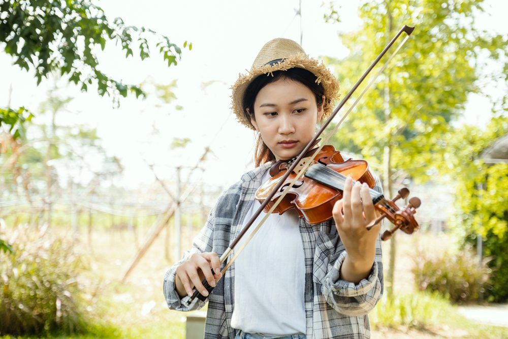 A Baseball Star Watched His Wife Play the National Anthem on Violin — and the Look on His Face Says Everything