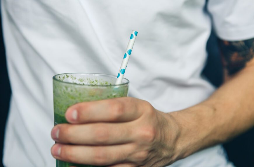 Woman Says Husband’s Daily “Kale Juice” Habit Smells So&hellip;