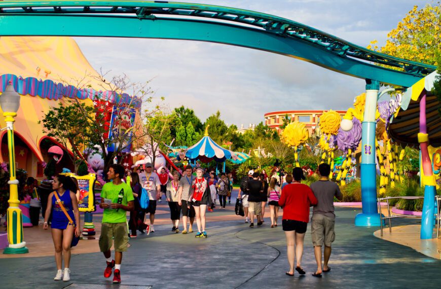 Theme Park Parents Tried to Sneak Too Short Toddlers&hellip;