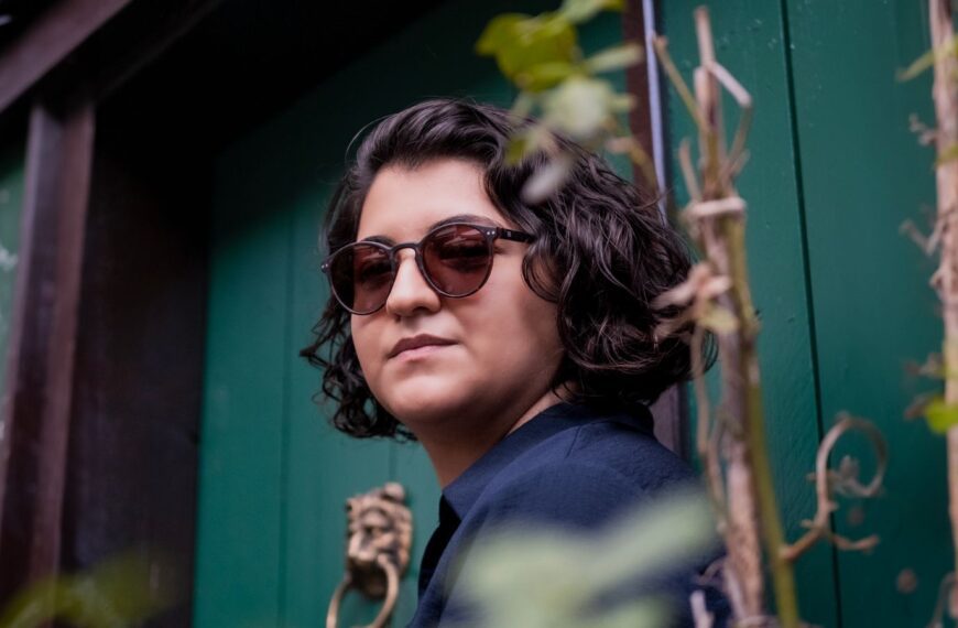 Stylish woman in sunglasses posing confidently outdoors in Ankara.