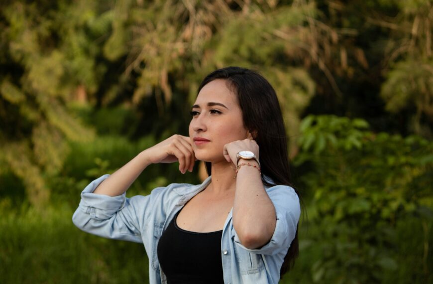 woman wearing blue denim shirt