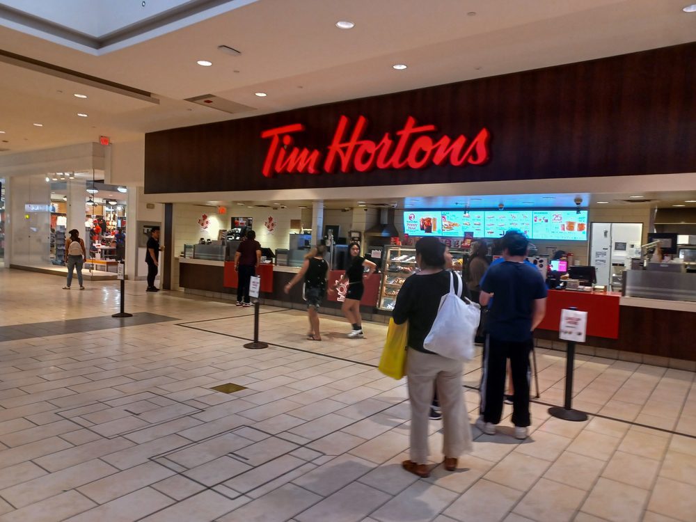 Karen Mom Lost It Over a Donut Mix-Up at a Nearly Empty Tim Hortons — Daughter Mouthed “Sorry” While Mom Demanded to Talk to the Manager