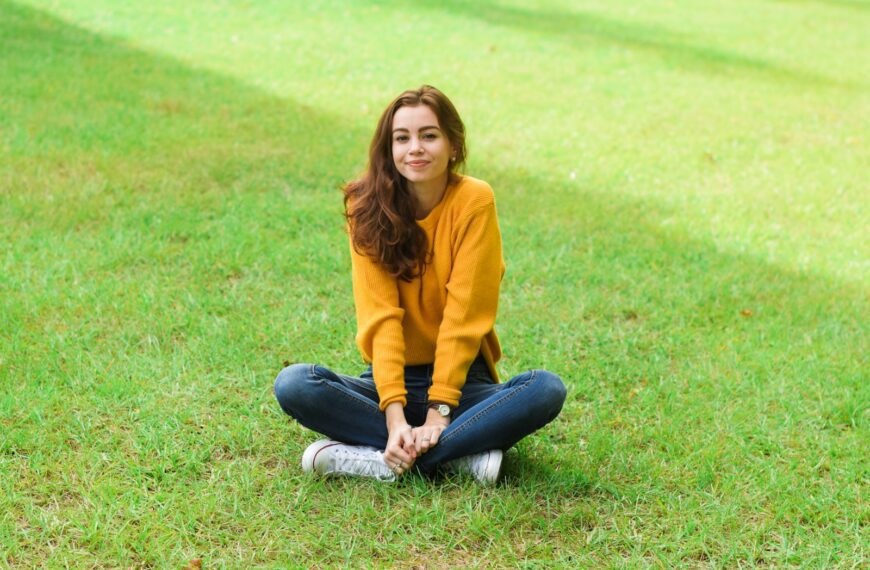 woman sitting on green grass