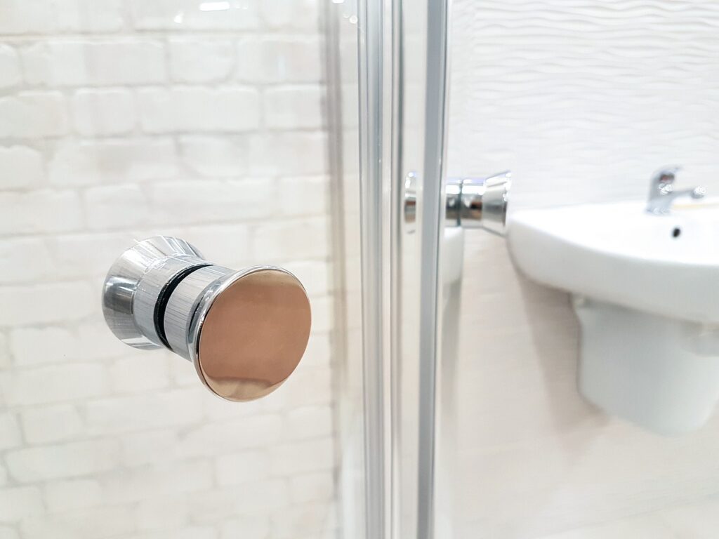 shower, nature, bathroom, plumbing, hotel, hotel room, handle, bath, apartment, interior design, toilets, room, residential interior, washbasin, transparent, comfortable apartment, toilet, hygiene, house, water, architecture, luxury, rest, fittings, bathrooms, glass, metal, sink, tap