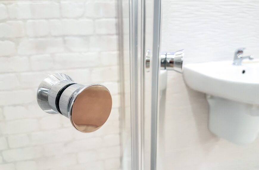 shower, nature, bathroom, plumbing, hotel, hotel room, handle, bath, apartment, interior design, toilets, room, residential interior, washbasin, transparent, comfortable apartment, toilet, hygiene, house, water, architecture, luxury, rest, fittings, bathrooms, glass, metal, sink, tap