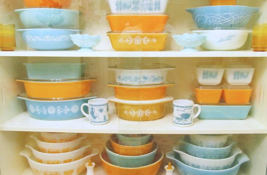 6 Vintage Pyrex Patterns Collectors Still Obsess Over