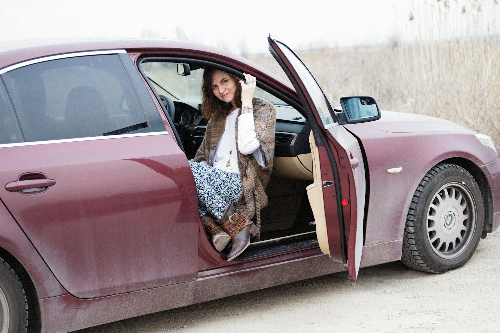 a woman sitting in the back of a car