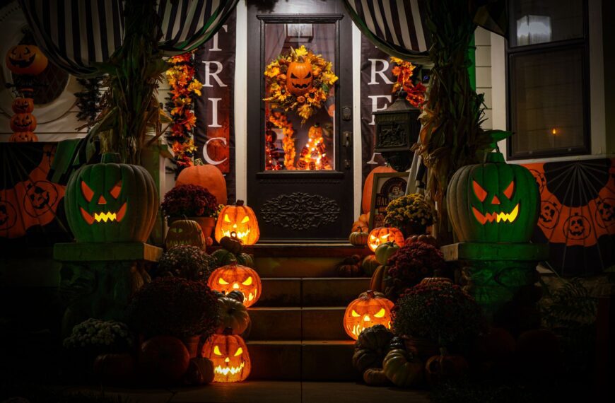Halloween decorations displayed in front of a house yard