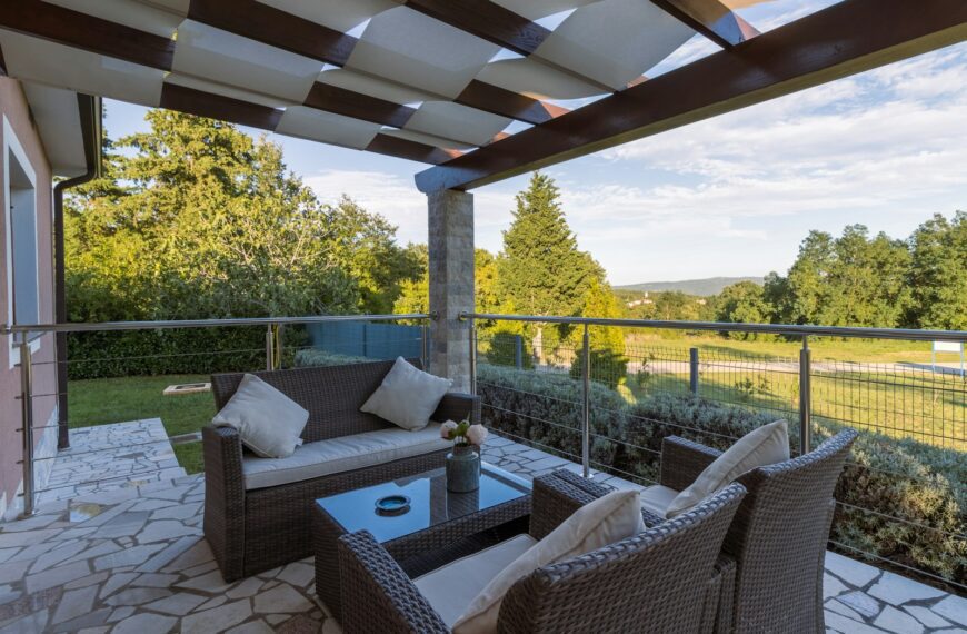 brown wicker chairs and table