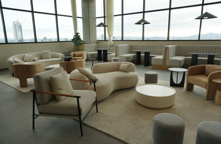 Spacious lounge featuring modern contemporary furniture with panoramic city view, ideal for meetings or relaxation.