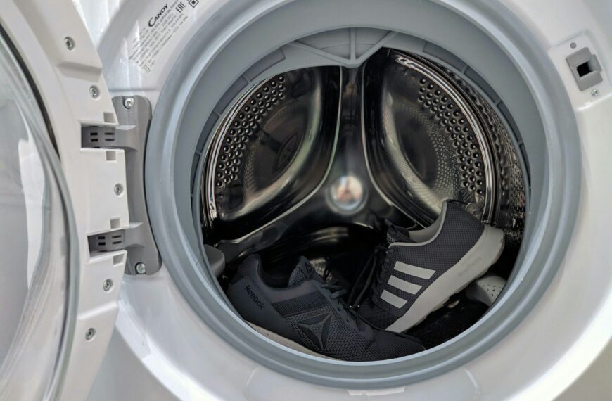 a white washing machine