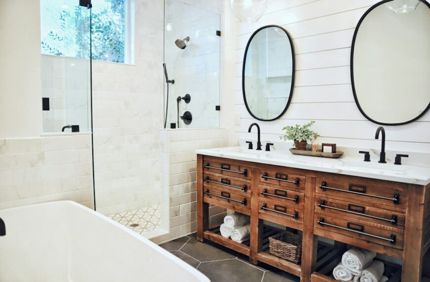 Bathroom cabinet storage