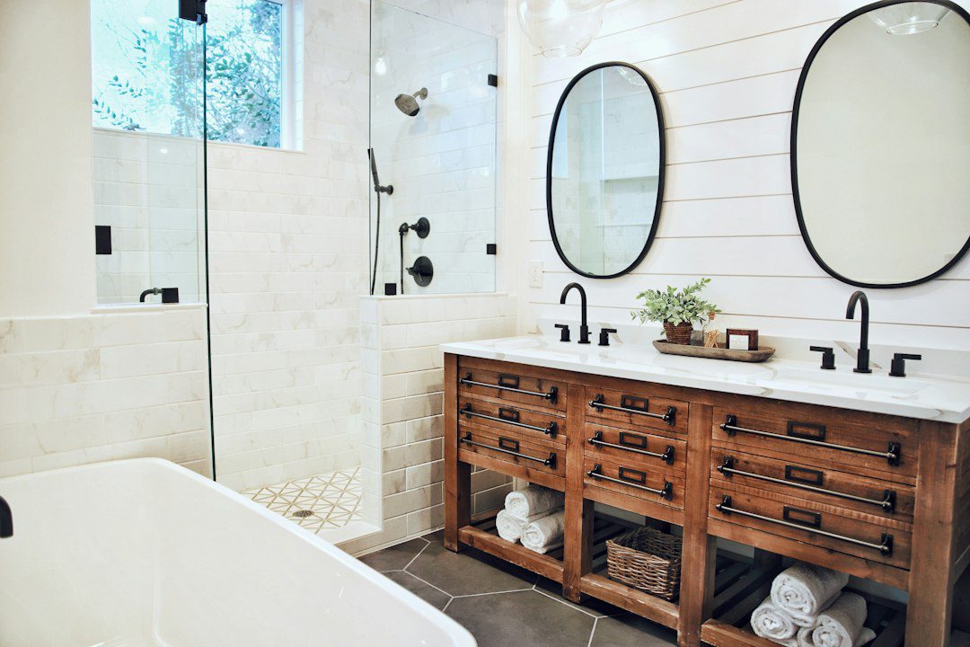 Bathroom cabinet storage